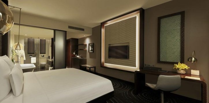 pullman-deluxe-king-room-02-2