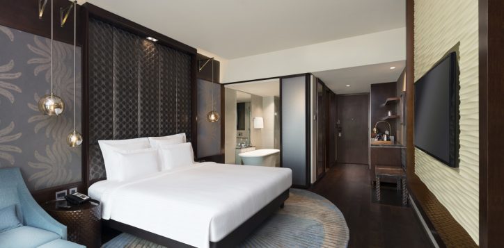 1636-king-room-looking-in-2