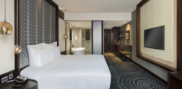 1450-kingroom-looking-in-2-2