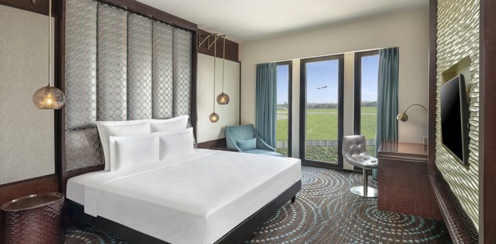 deluxe-room-with-view_pullman-3-2
