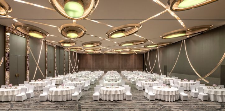 peacock-ballroom-cluster-setup-2