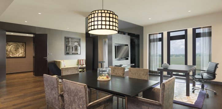 presidential-suite-livingroom-opt2-2-2