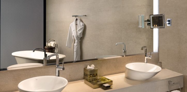 superior-suite-washroom-2_pullman-2