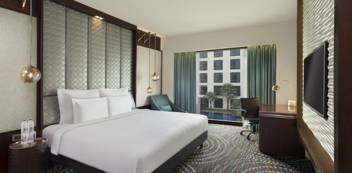 1423-king-room-with-pool-view-3-2